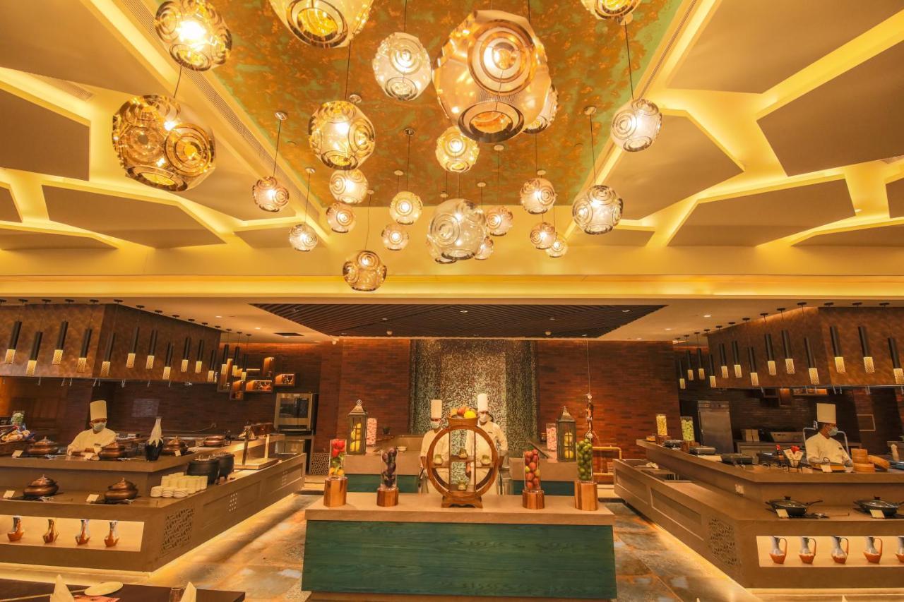 מלון גאזיאבאד Radisson Blu Towers Kaushambi Delhi Ncr מראה חיצוני תמונה The buffet at the hotel