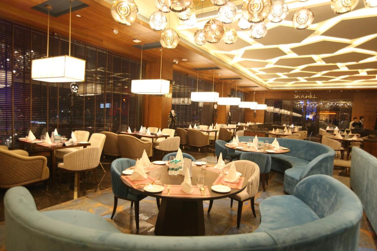 מלון גאזיאבאד Radisson Blu Towers Kaushambi Delhi Ncr מראה חיצוני תמונה The interior of the restaurant