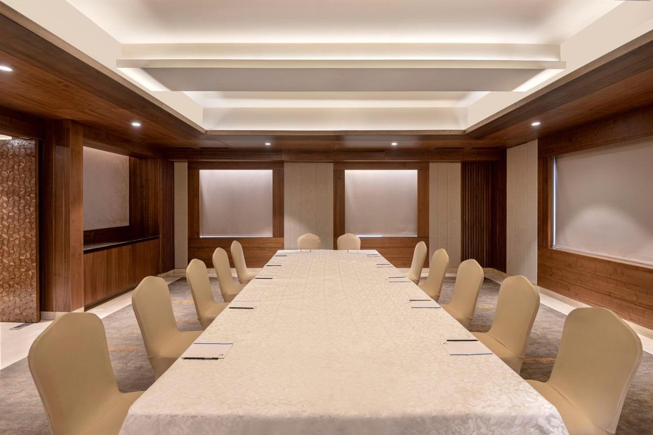 מלון גאזיאבאד Radisson Blu Towers Kaushambi Delhi Ncr מראה חיצוני תמונה Boardroom