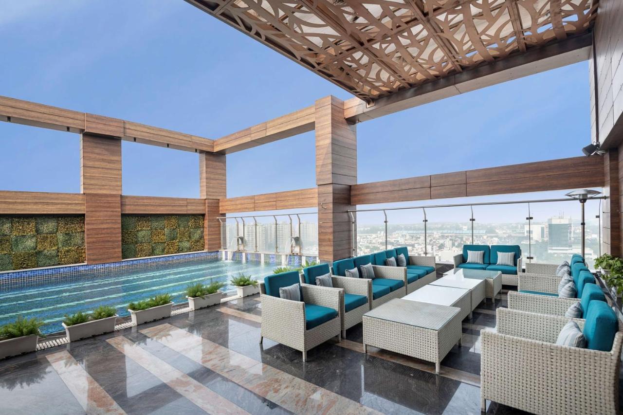 מלון גאזיאבאד Radisson Blu Towers Kaushambi Delhi Ncr מראה חיצוני תמונה The Sky Bar