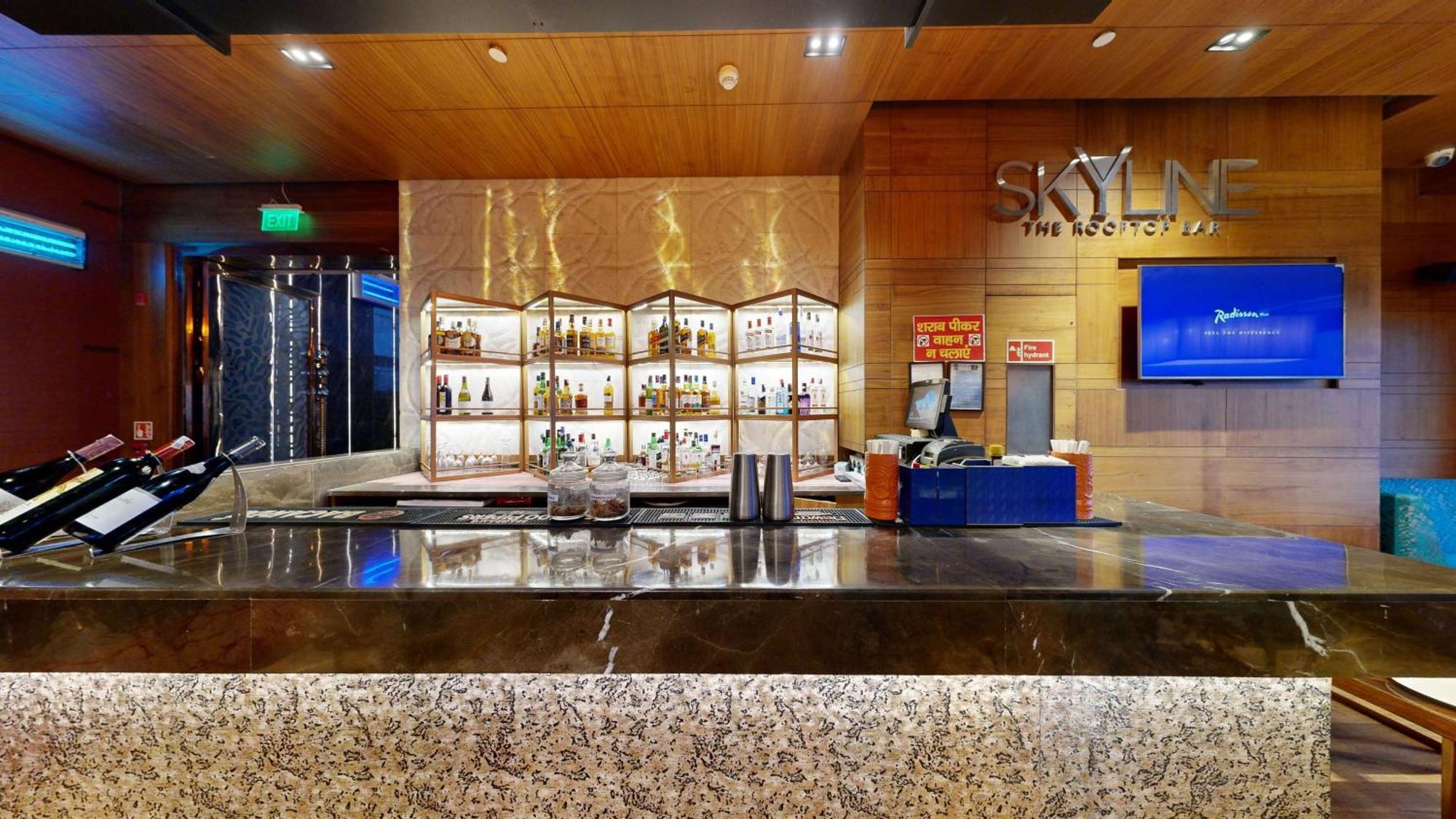 מלון גאזיאבאד Radisson Blu Towers Kaushambi Delhi Ncr מראה חיצוני תמונה SKYLINE