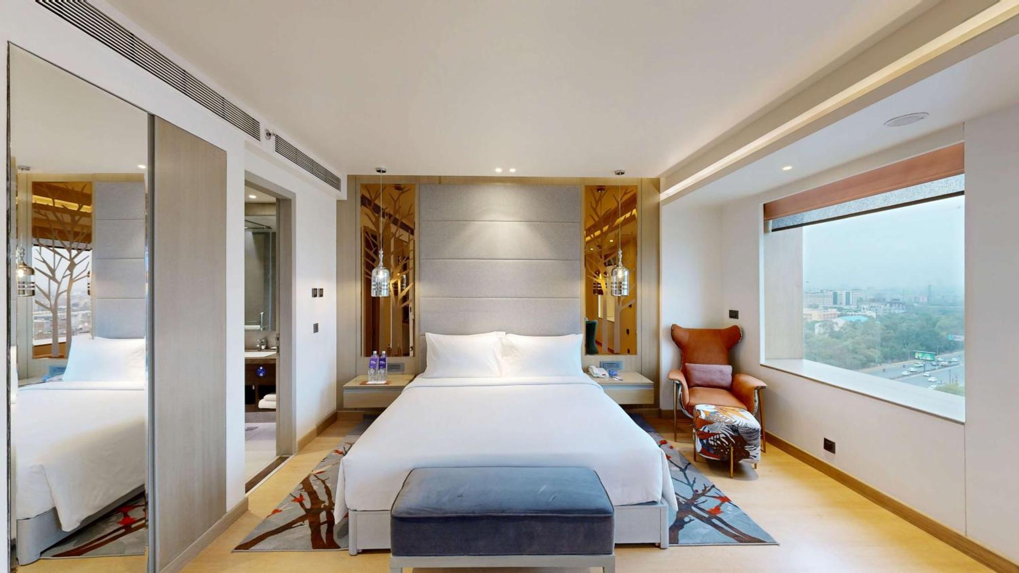 מלון גאזיאבאד Radisson Blu Towers Kaushambi Delhi Ncr מראה חיצוני תמונה A bedroom at the hotel