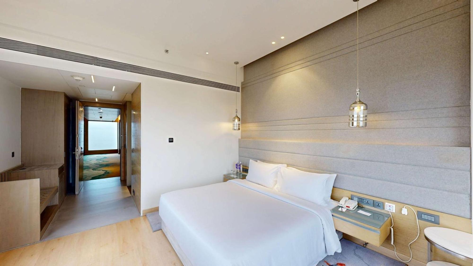 מלון גאזיאבאד Radisson Blu Towers Kaushambi Delhi Ncr מראה חיצוני תמונה A bedroom at the hotel